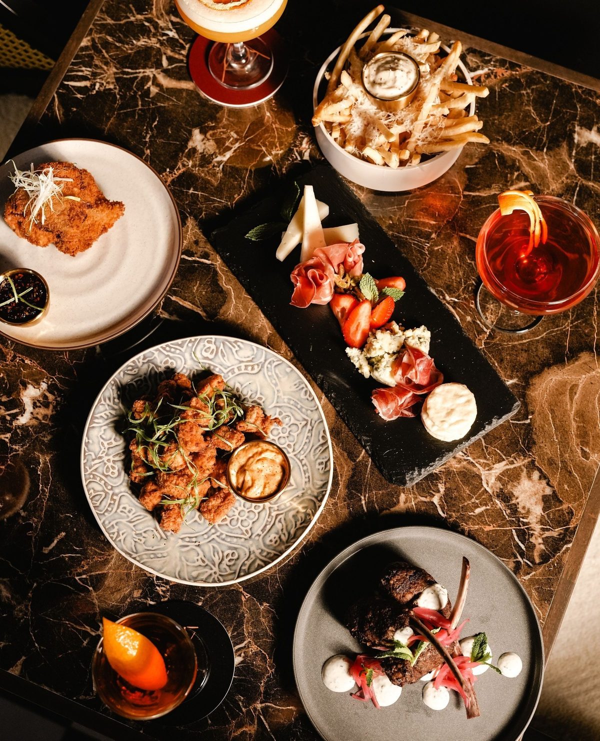 Bar Maaya, Downtown