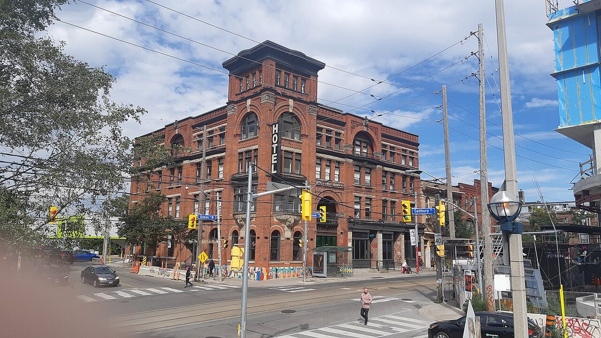 Gladstone House, Queen West